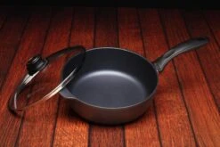 Casserole Swiss Diamond XD Avec Couvercle à Induction - Antiadhésif - Acier Inoxydable / Aluminium - Ø26 Cm - Noir 8 Casserole Swiss Diamond XD Avec Couvercle à Induction - Antiadhésif - Acier Inoxydable / Aluminium - Ø26 Cm - Noir -Cuisine Fournitures Magasin 1200x800 26