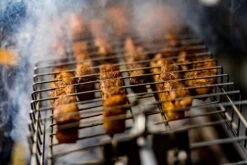 Panier Gril Plat En Acier Inoxydable BBQNovation Pour Broche / Rôtisserie, Hauteur Réglable Sur 4 Niveaux -Cuisine Fournitures Magasin 1200x800 270