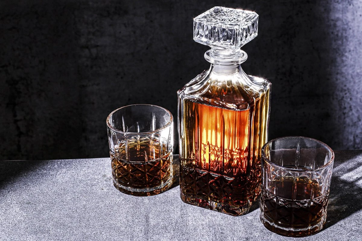Ensemble De Carafes à Whisky De Luxe - Set à Whisky - Glas à Whisky - Verres à Whisky - 900 Ml - 5 Pièces - 1 Carafe - 4 Verres 3 Ensemble De Carafes à Whisky De Luxe - Set à Whisky - Glas à Whisky - Verres à Whisky - 900 Ml - 5 Pièces - 1 Carafe - 4 Verres – Image 3