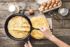 Rosmarino Black Line - Poêle à Crêpes - Ø28cm - 100% Sans PFAS & PFOA - Fonte D'aluminium - Revêtement Minéral Antiadhésif - Poignée Ergonomique - Convient à Tous Feux & Lave-vaisselle -Cuisine Fournitures Magasin 1200x800 37