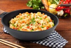 Rosmarino Black Line - Poêle Wok - Ø30cm - 100% Sans PFAS & PFOA - Fonte D'aluminium - Revêtement Minéral Antiadhésif - Poignée Ergonomique - Convient à Tous Feux & Lave-vaisselle 18 Rosmarino Black Line - Poêle Wok - Ø30cm - 100% Sans PFAS & PFOA - Fonte D'aluminium - Revêtement Minéral Antiadhésif - Poignée Ergonomique - Convient à Tous Feux & Lave-vaisselle -Cuisine Fournitures Magasin 1200x800 67