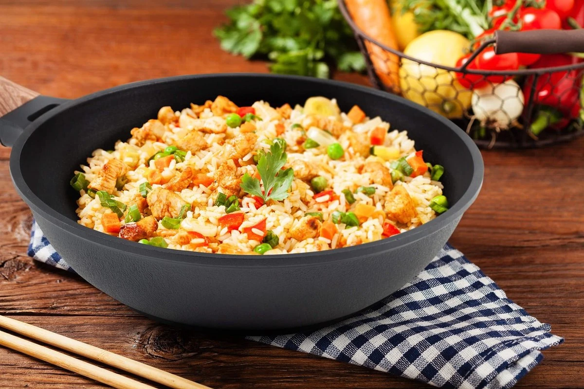 Rosmarino Black Line - Poêle Wok - Ø30cm - 100% Sans PFAS & PFOA - Fonte D'aluminium - Revêtement Minéral Antiadhésif - Poignée Ergonomique - Convient à Tous Feux & Lave-vaisselle 5 Rosmarino Black Line - Poêle Wok - Ø30cm - 100% Sans PFAS & PFOA - Fonte D'aluminium - Revêtement Minéral Antiadhésif - Poignée Ergonomique - Convient à Tous Feux & Lave-vaisselle – Image 5