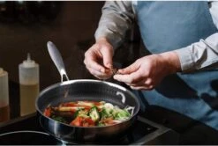 Poêle Cainfy Super Revêtement Antiadhésif Pro - Antiadhésif Honeycomb Heavy Duty - Passe Au Lave-vaisselle Et Au Four - Ø 33 Cm 13 Poêle Cainfy Super Revêtement Antiadhésif Pro - Antiadhésif Honeycomb Heavy Duty - Passe Au Lave-vaisselle Et Au Four - Ø 33 Cm -Cuisine Fournitures Magasin 1200x806 1