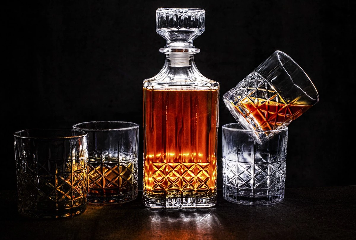 Ensemble De Carafes à Whisky De Luxe - Set à Whisky - Glas à Whisky - Verres à Whisky - 900 Ml - 5 Pièces - 1 Carafe - 4 Verres 2 Ensemble De Carafes à Whisky De Luxe - Set à Whisky - Glas à Whisky - Verres à Whisky - 900 Ml - 5 Pièces - 1 Carafe - 4 Verres – Image 2