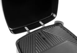 Fritel BBQ 3278 - Barbecue électrique Et Grill De Table + Adoucisseur De Graisse OFFERT - Surface De Grill 40x36cm + Base + Couvercle + Roues - Noir -Cuisine Fournitures Magasin 1200x835 1