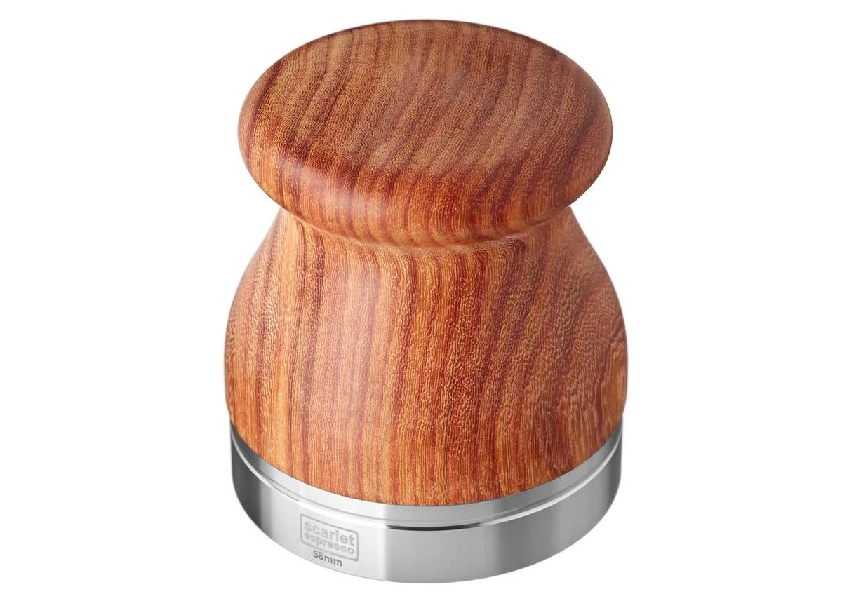 Expresso écarlate | Tamper "Comodo" Pour Barista; Avec Poignée En Bois Ergonomique De Votre Choix Et Base En Acier Inoxydable De Précision. Bois De Santal Rouge 58 Mm 2 Expresso écarlate | Tamper "Comodo" Pour Barista; Avec Poignée En Bois Ergonomique De Votre Choix Et Base En Acier Inoxydable De Précision. Bois De Santal Rouge 58 Mm – Image 2