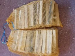 5 Kg De Bois De Chêne + 5 Kg De Hêtre Fumé. Moyen D'environ 25 à 30 Cm De Long