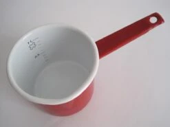 Casserole En émail Avec Indication De La Taille Et Bec Verseur - Ø 12 Cm - 1 Litre - Rouge Moucheté -Cuisine Fournitures Magasin 1200x900 18