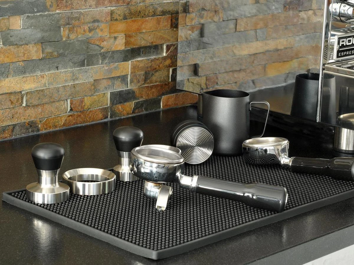 Expresso écarlate | Tampermat Et étagère "Tappetino Professional" Pour Barista, Robuste Et Pratique En Caoutchouc Naturel Robuste. Noir L 2 Expresso écarlate | Tampermat Et étagère "Tappetino Professional" Pour Barista, Robuste Et Pratique En Caoutchouc Naturel Robuste. Noir L – Image 2