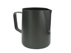 Expresso écarlate | Pot à Lait "L ' Art Modern Anthrazit" Avec Gravure Laser De Naam Personnel, Pour Latte Art Ou Cappuccino; En Acier Inoxydable 18/10 Avec Revêtement Antiadhésif; 600 Ml -Cuisine Fournitures Magasin 1200x900 222