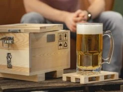 Labyrinth - Verre à Bière Dans Une Boîte En Bois (27x21x21 Cm) Avec Sous-verre En Bois - Chope à Bière 1 Litre - Coffret Cadeau -Cuisine Fournitures Magasin 1200x900 258