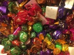 Verre à Vin - Verre à Eau - Règles De La Famille: Profitez De La Vie Et Soyez Heureux - Rempli De Bonbons Italiens Emballés - Dans Une Boîte Cadeau Avec Ruban De Couleur 5 Verre à Vin - Verre à Eau - Règles De La Famille: Profitez De La Vie Et Soyez Heureux - Rempli De Bonbons Italiens Emballés - Dans Une Boîte Cadeau Avec Ruban De Couleur -Cuisine Fournitures Magasin 1200x900 275