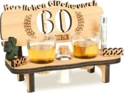 Brynnberg Schnapsbank Mit Jahreszahl - Holz Lorbeerkranz Mit Zahl Engraving - Gift Zum 60 Hochzeitstag Couple Anniversary - Geburtstag Und Pärchen Gift Idea - Schnapsgläser Latte Mit 2 Gläsern