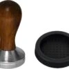 Expresso écarlate | Tamper "Classic" Pour Barista; Avec Poignée Ergonomique En Bois Précieux Et Base En Acier Inoxydable De Précision. Bois De Santal Brun Foncé + Planche De Tige 58 Mm