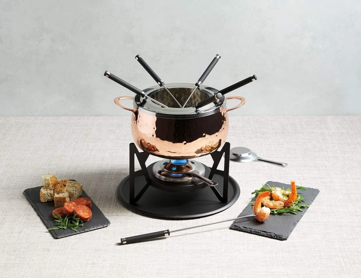 Ensemble à Fondue Artesa Avec Finition En Cuivre Martelé Dans Une Boîte Cadeau, Acier Inoxydable, 6 Personnes 4 Ensemble à Fondue Artesa Avec Finition En Cuivre Martelé Dans Une Boîte Cadeau, Acier Inoxydable, 6 Personnes – Image 4