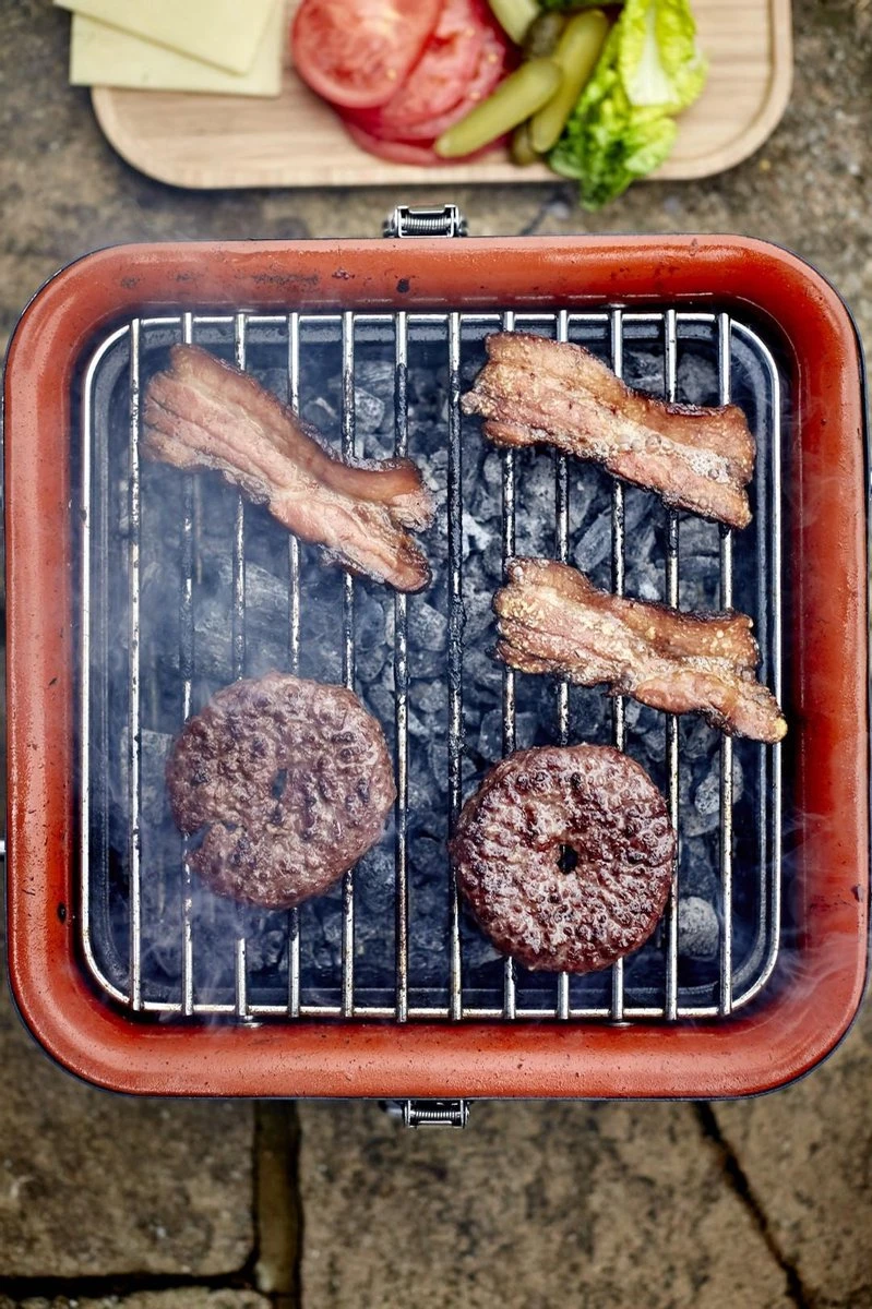 Charbon De Bois Everdure Cube - Avec Compartiment De Rangement Et Plan De Travail - Aluminium / Bois / Acier Inoxydable - Vert 3 Charbon De Bois Everdure Cube - Avec Compartiment De Rangement Et Plan De Travail - Aluminium / Bois / Acier Inoxydable - Vert – Image 3