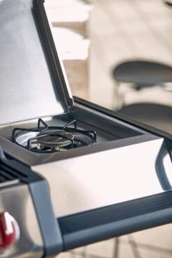 Barbecue à Gaz Enders Monroe Pro 3 SIK Turbo - 56 KG - Inox - Surface De Cuisson 62 × 43 Cm - Matière Grille De Cuisson Fonte émaillée -Cuisine Fournitures Magasin 799x1200