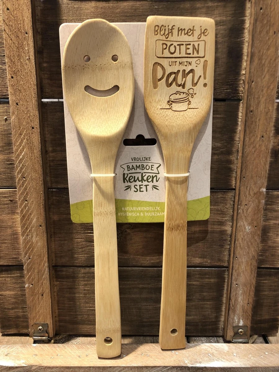 Miko Ensemble De Cuisine En Bambou Avec Texte Gardez Vos Pieds Hors De Ma Poêle 2 Miko Ensemble De Cuisine En Bambou Avec Texte Gardez Vos Pieds Hors De Ma Poêle – Image 2