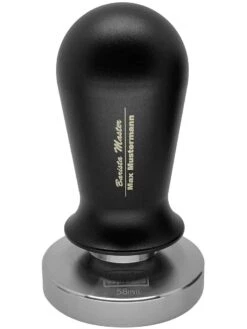 Expresso écarlate | Pilon Calibré "Perfetto" Pour Barista - Avec Gravure Laser Du Nom Personnel Dans La Poignée. Noir 58,5 Mm 17 Expresso écarlate | Pilon Calibré "Perfetto" Pour Barista - Avec Gravure Laser Du Nom Personnel Dans La Poignée. Noir 58,5 Mm -Cuisine Fournitures Magasin 900x1200 13