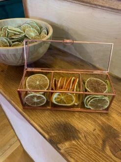 Giftbox Small : 3 X Fruits Secs Pour Cocktails Dans Une Belle Boîte En Verre. -Cuisine Fournitures Magasin 900x1200 51