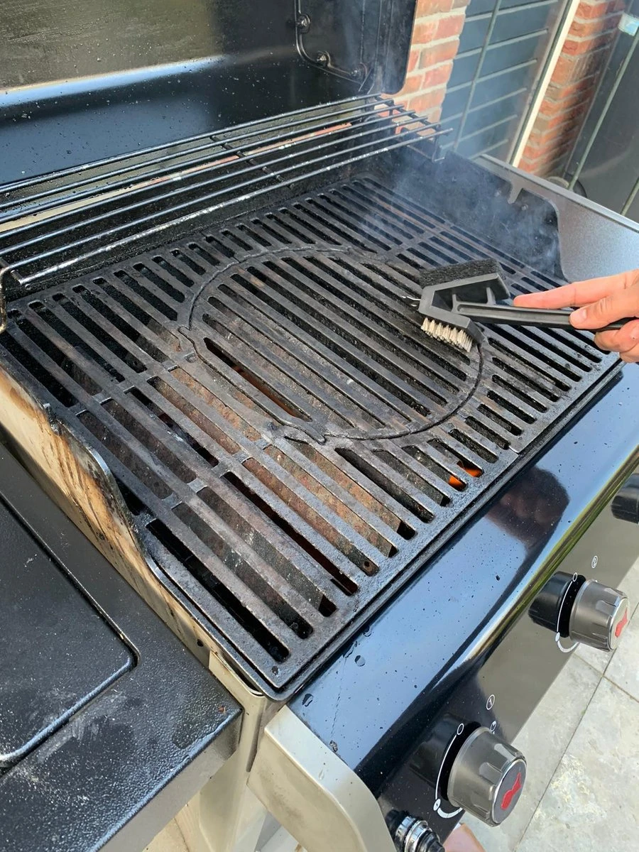 Merkloos Tomassio BBQ Tomassio ™ - Trois Parties - Brosse Métallique - Accessoires De Vêtements Pour Bébé BBQ - Nettoyant Pour Barbecue 3 Merkloos Tomassio BBQ Tomassio ™ - Trois Parties - Brosse Métallique - Accessoires De Vêtements Pour Bébé BBQ - Nettoyant Pour Barbecue – Image 3