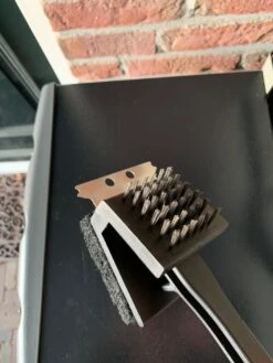 Merkloos Tomassio BBQ Tomassio ™ - Trois Parties - Brosse Métallique - Accessoires De Vêtements Pour Bébé BBQ - Nettoyant Pour Barbecue 11 Merkloos Tomassio BBQ Tomassio ™ - Trois Parties - Brosse Métallique - Accessoires De Vêtements Pour Bébé BBQ - Nettoyant Pour Barbecue -Cuisine Fournitures Magasin 900x1200 63