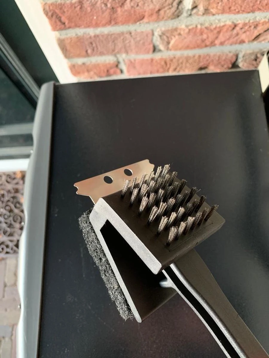 Merkloos Tomassio BBQ Tomassio ™ - Trois Parties - Brosse Métallique - Accessoires De Vêtements Pour Bébé BBQ - Nettoyant Pour Barbecue 6 Merkloos Tomassio BBQ Tomassio ™ - Trois Parties - Brosse Métallique - Accessoires De Vêtements Pour Bébé BBQ - Nettoyant Pour Barbecue – Image 6